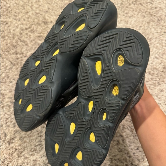 UNISEX ADIDAS YEEZY 700 V3 DARK GLOW - Picture 6 of 8